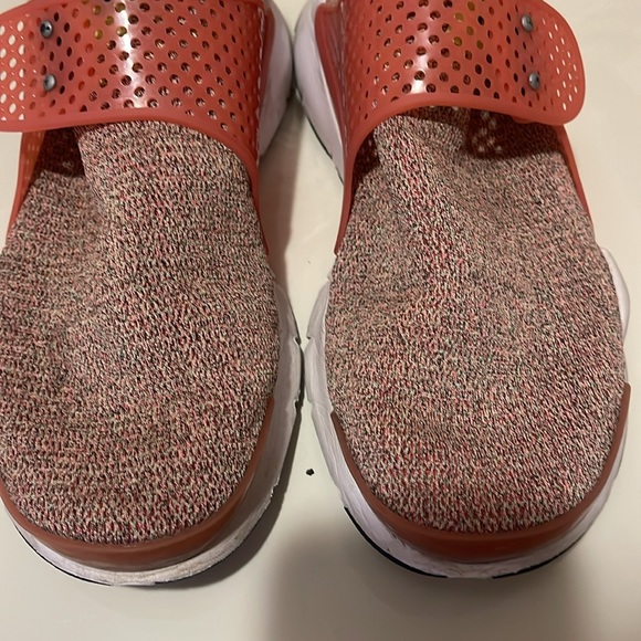 Nike’s - Picture 2 of 6